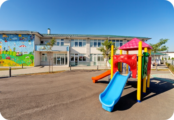 解放感のある園庭のイメージ